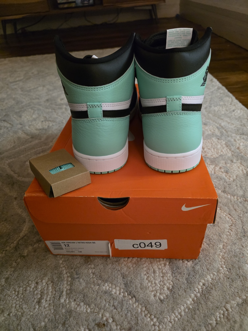 Nike Air Jordan 1 Retro High OG Green Glow Black White Size 12 Men’s NEW IN BOX - Picture 3 of 7